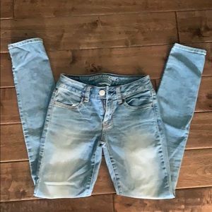 AMERICAN EAGLE LIGHT WASH JEGGINGS JEANS